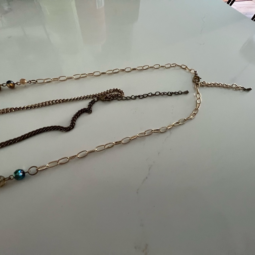 Pair of necklaces, warm gold tones with faceted glass beads - Picture 3 of 6